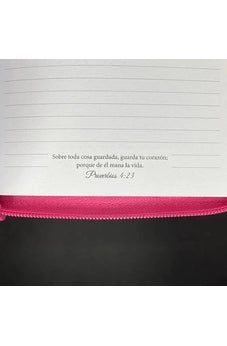 Image of Libreta Imitación Piel Rosa con Cierre: La Mujer Bondadosa