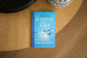 El Poder de la Pareja que Ora: Guía de Oración para Matrimonios Formato Estándar